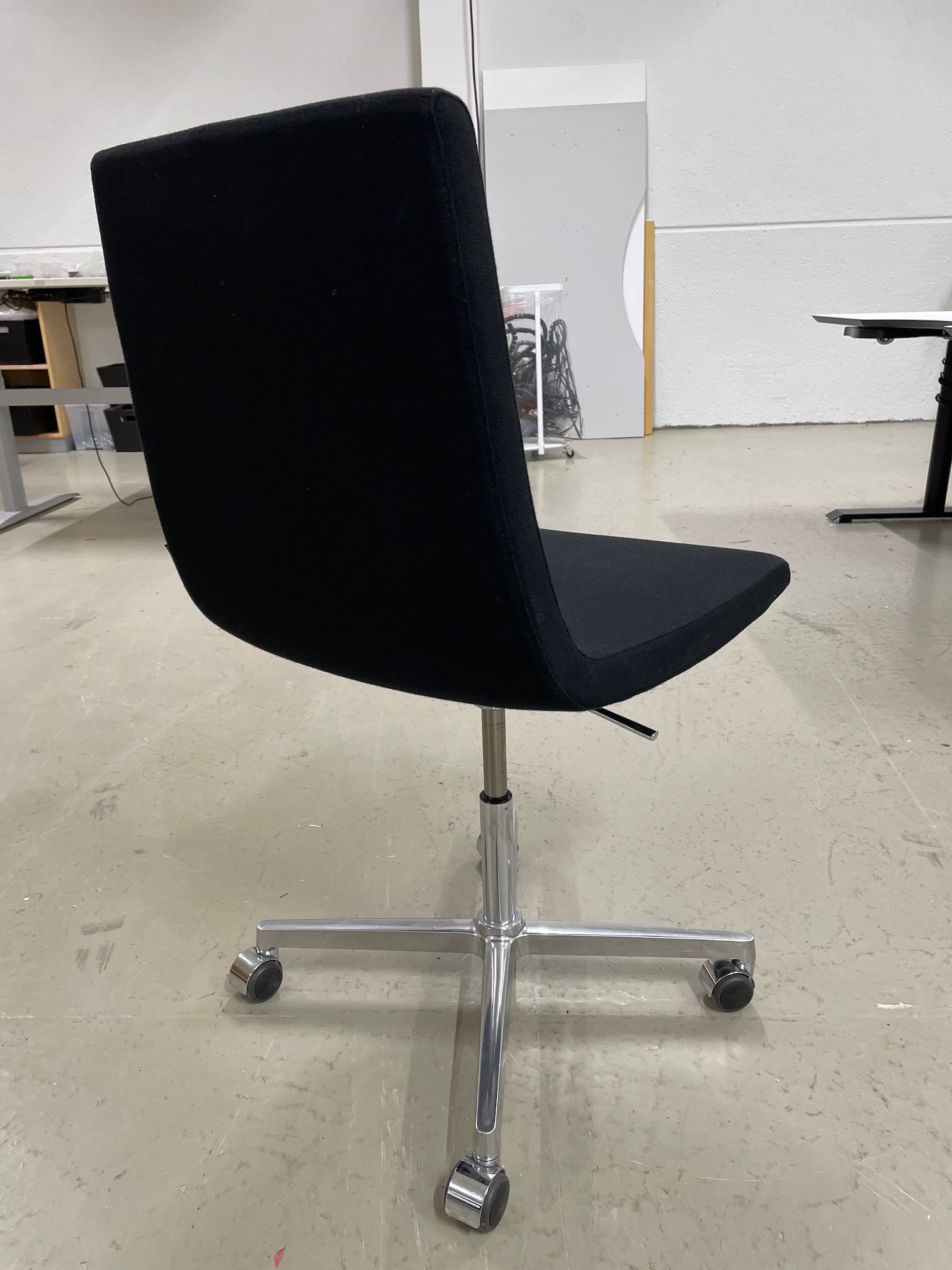 Emmegi møtestol, sort - Image 2