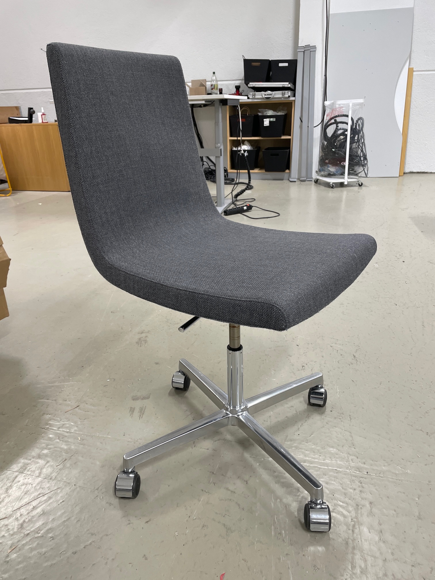 Emmegi møtestol, grå