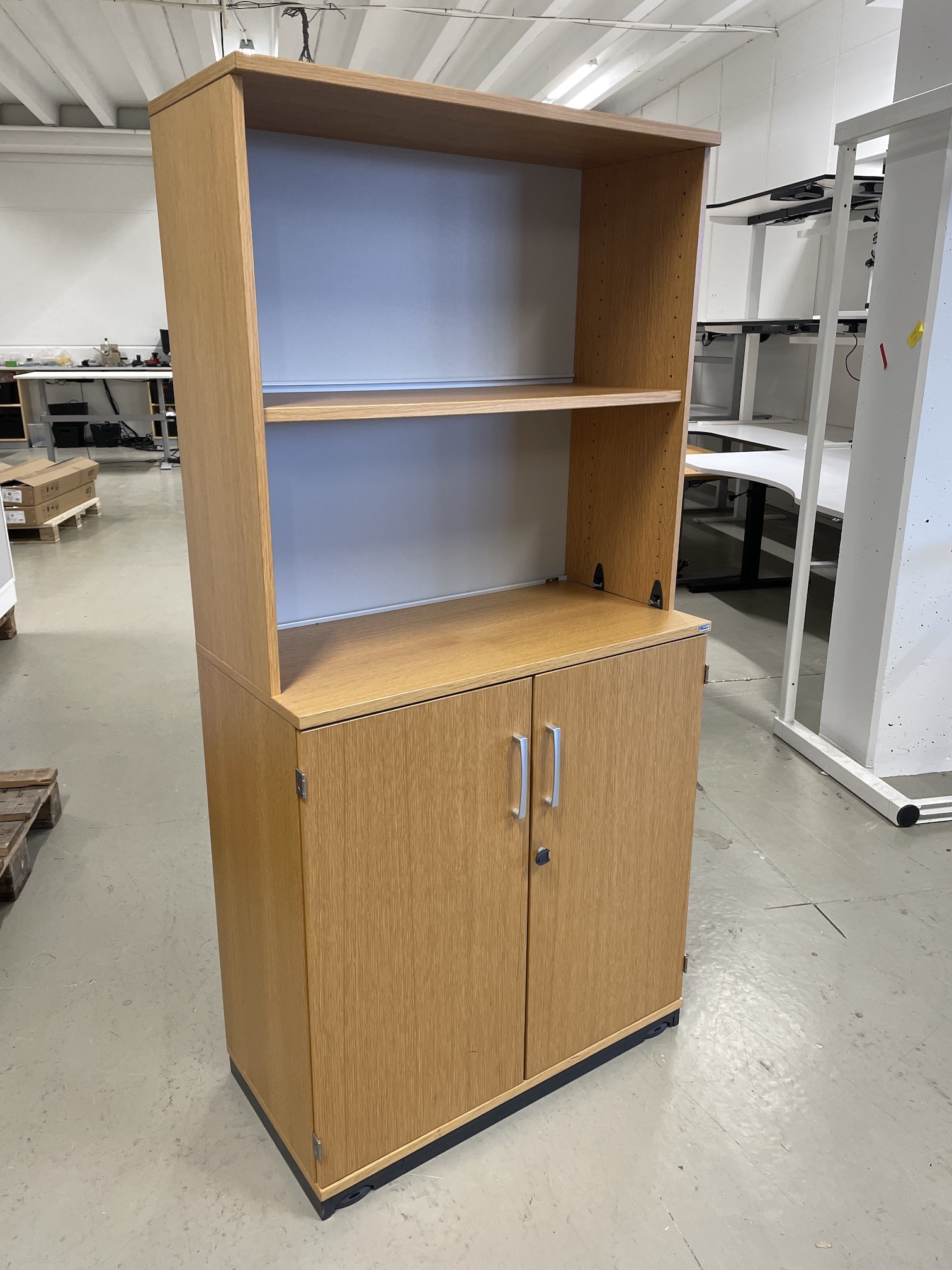 Kinnarps skap m/dører + reol