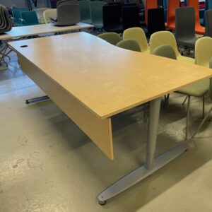 Kinnarps 200x100 m/frontpanel.