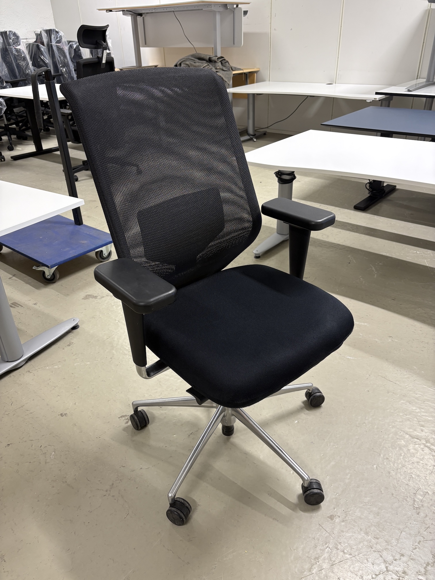Vitra ID, sort