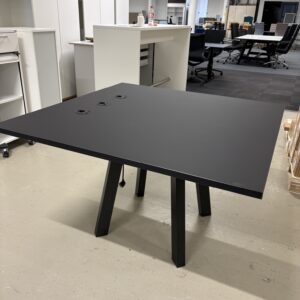 Svenheim Factor 120x120, sort