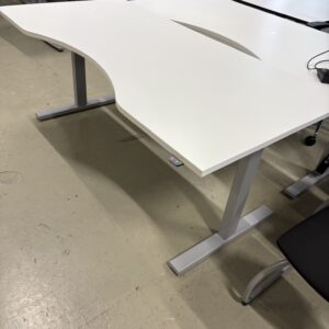 90x180 hvit m/magebue